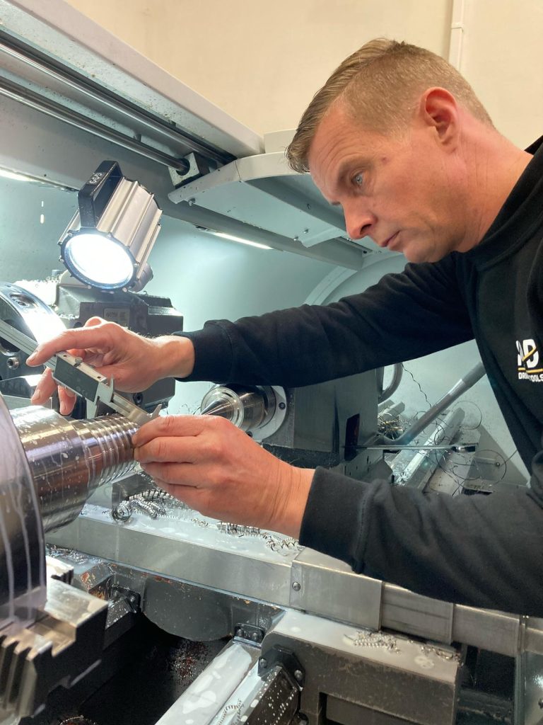 Tom de draaier van HDD Drilling tools meet de adapter of subsaver